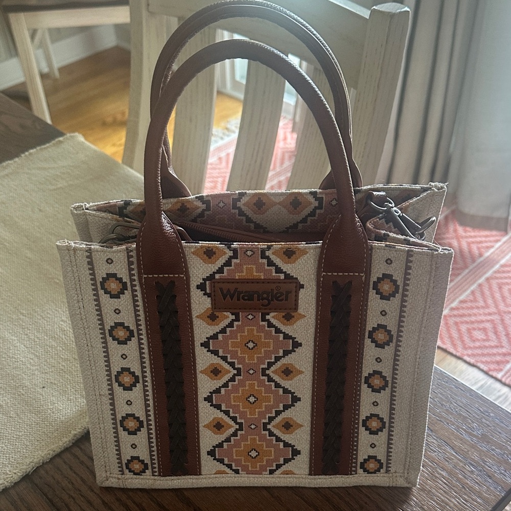 Wrangler Aztec Patterned Tote in Cream and Brown